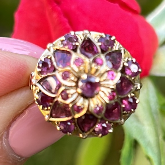 Sold- 18k Yellow Gold Natural Pink Sapphires Ladies Ring - Picture 10 of 17